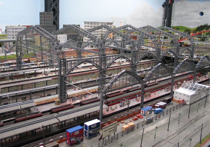 http://www.happybeagle.com/images/hh/miniatur-wunderland/hauptbahnhof.jpg