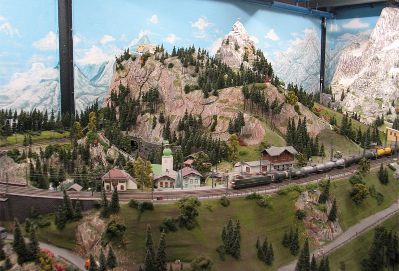 http://www.happybeagle.com/images/hh/miniatur-wunderland/mw-panorama-1.jpg