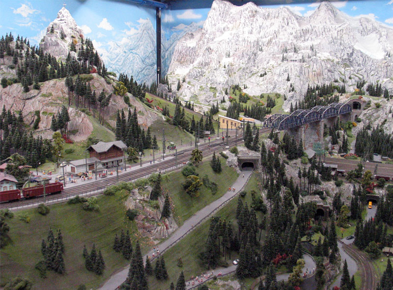 http://www.happybeagle.com/images/hh/miniatur-wunderland/mw-panorama-2.jpg