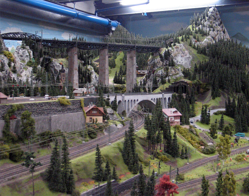 http://www.happybeagle.com/images/hh/miniatur-wunderland/mw-panorama-4.jpg