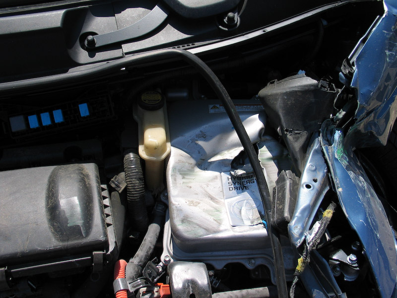 The silver box is what's left of the Prius's inverter/converter assembly (the electric motor itself is part of the front axle); the gas motor is on the left.